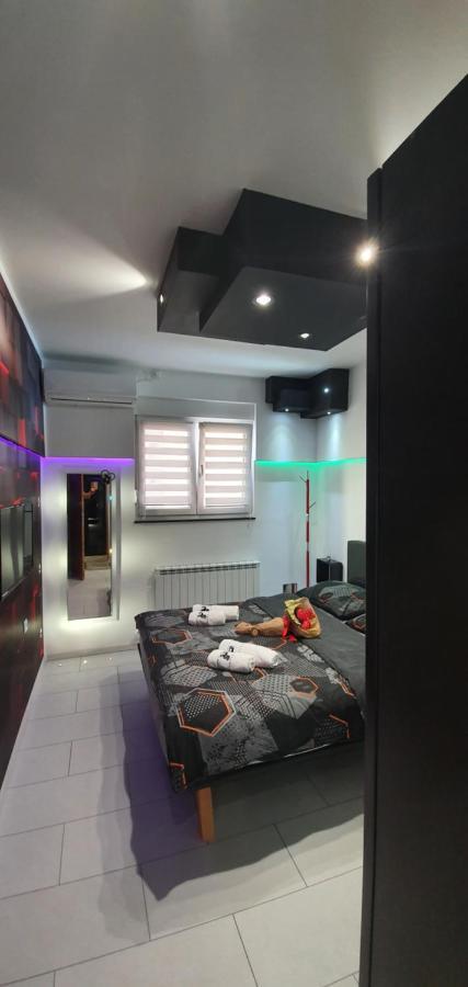 Yela Apartament *
